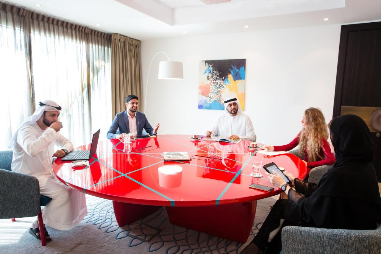 Andaz Capital Gate Abu Dhabi, By Hyatt Hotel Kültér fotó A meeting at the office of the Chairman of the Board of the company