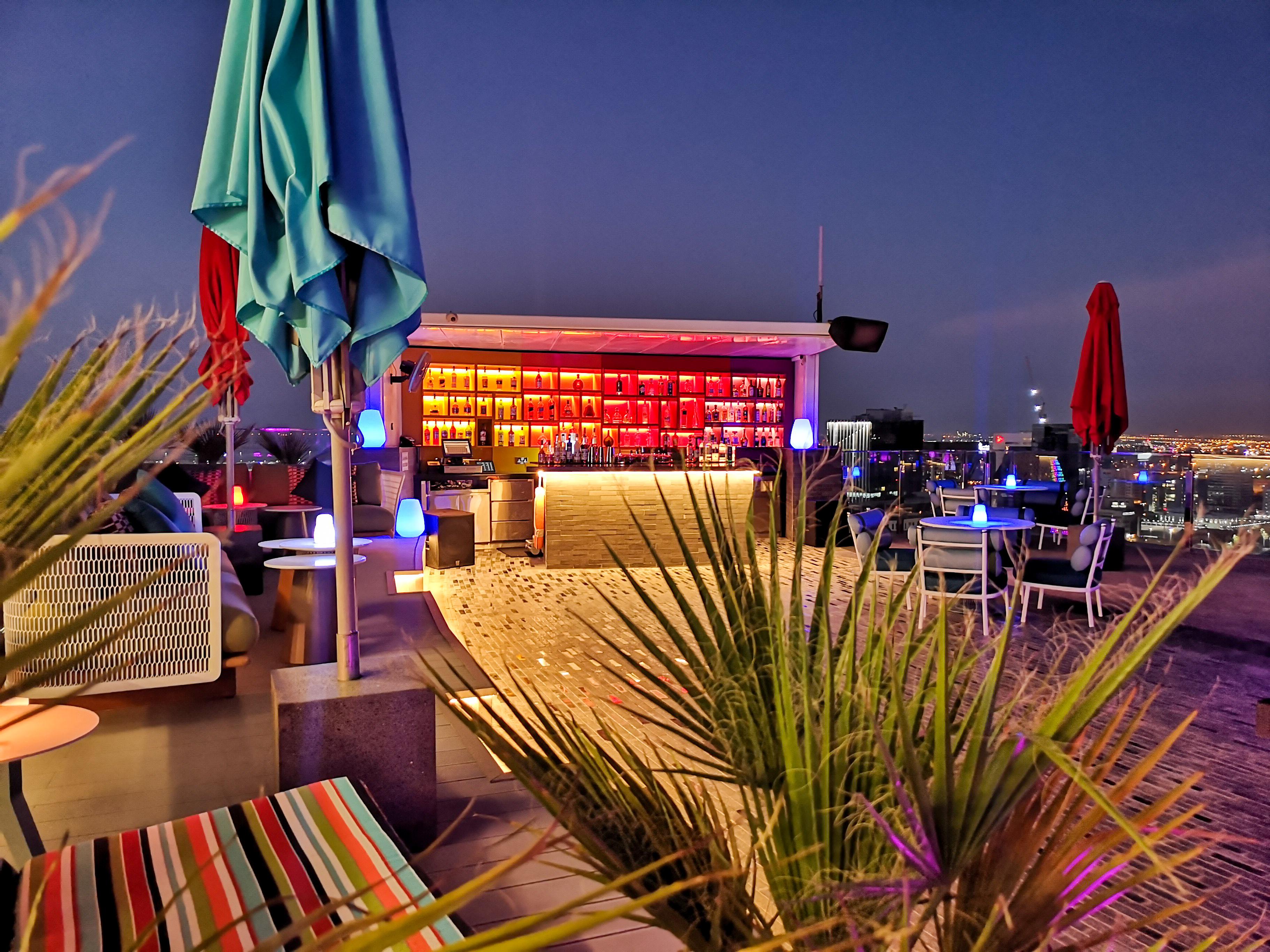 Andaz Capital Gate Abu Dhabi, By Hyatt Hotel Kültér fotó Skyline Bar