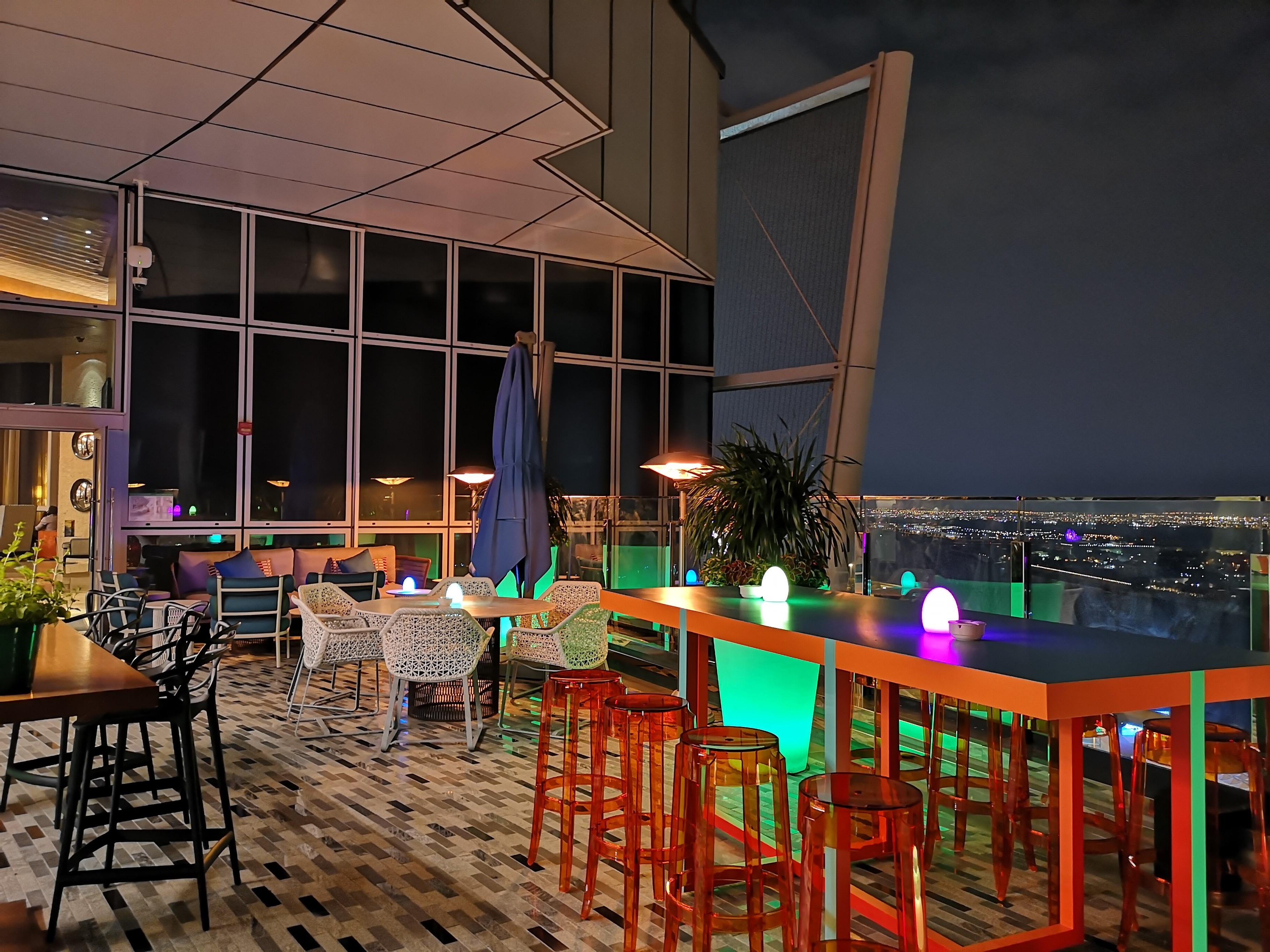 Andaz Capital Gate Abu Dhabi, By Hyatt Hotel Kültér fotó Sky Bar