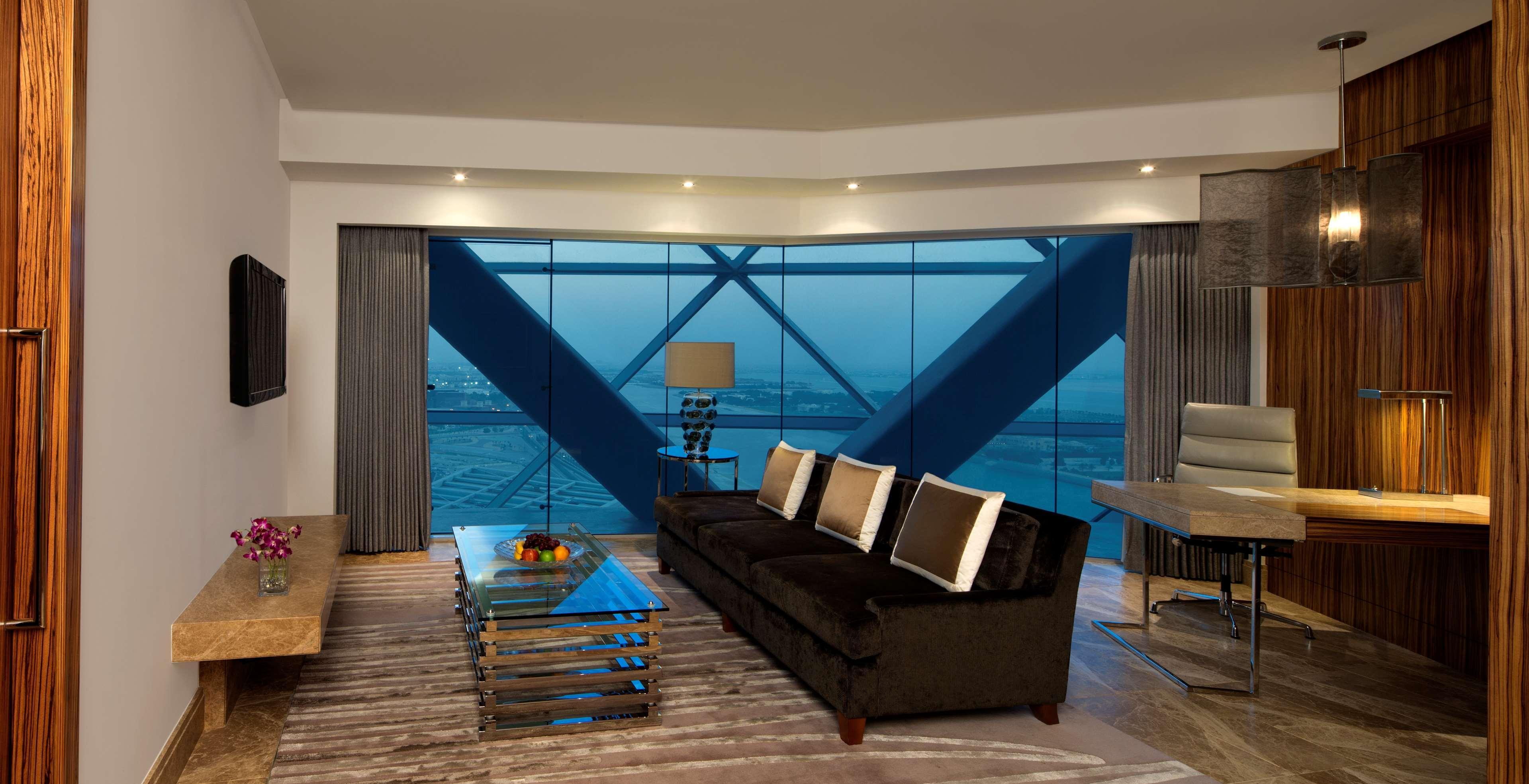 Andaz Capital Gate Abu Dhabi, By Hyatt Hotel Kültér fotó A suite at the hotel