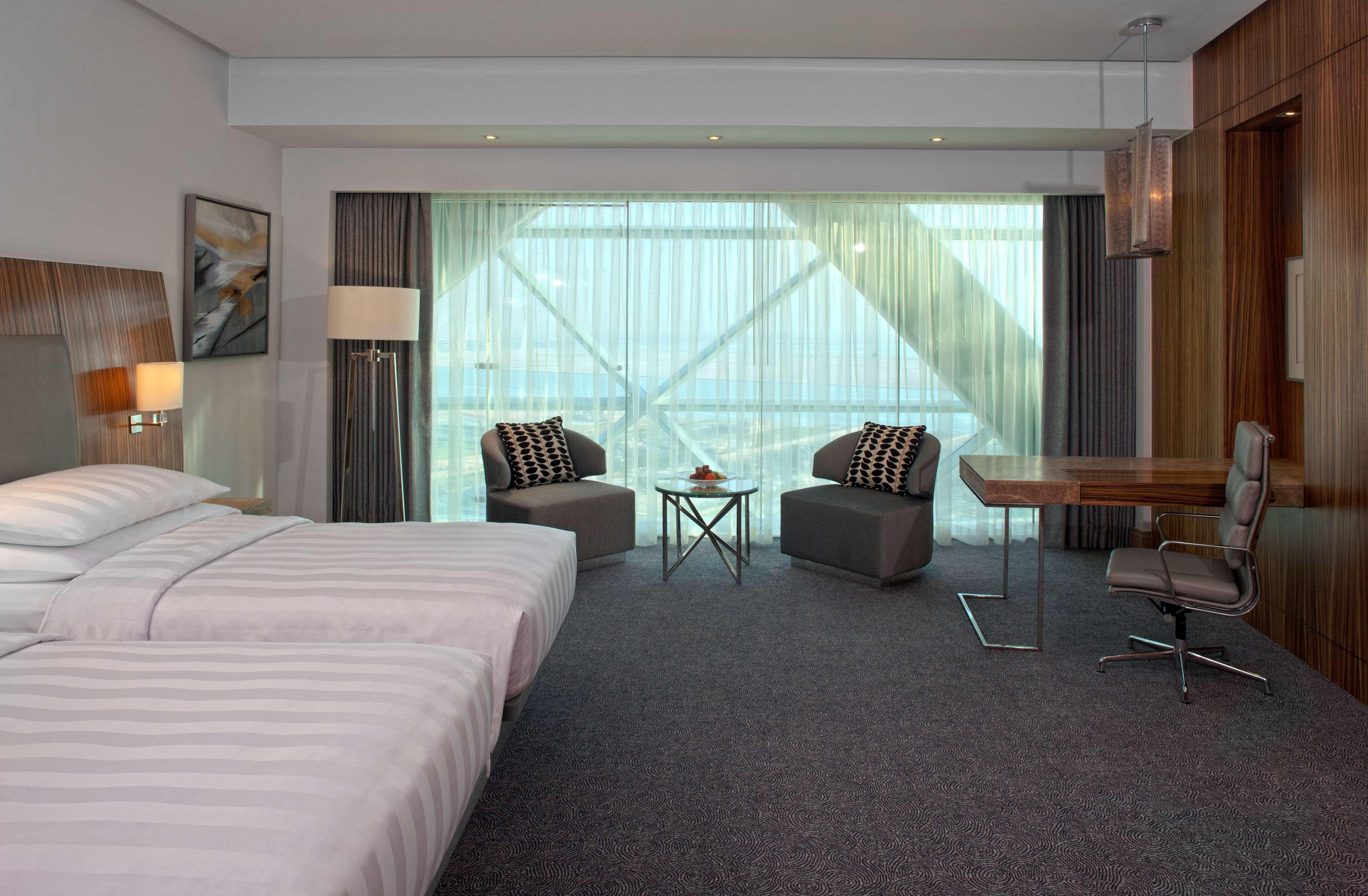 Andaz Capital Gate Abu Dhabi, By Hyatt Hotel Kültér fotó A room at the hotel