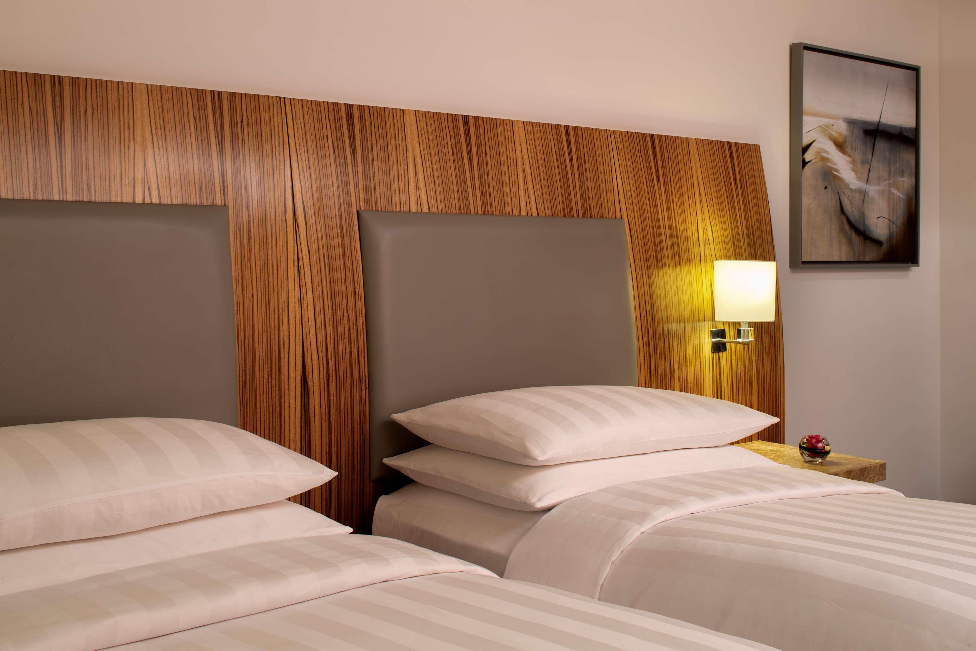 Andaz Capital Gate Abu Dhabi, By Hyatt Hotel Kültér fotó A guest room at the hotel