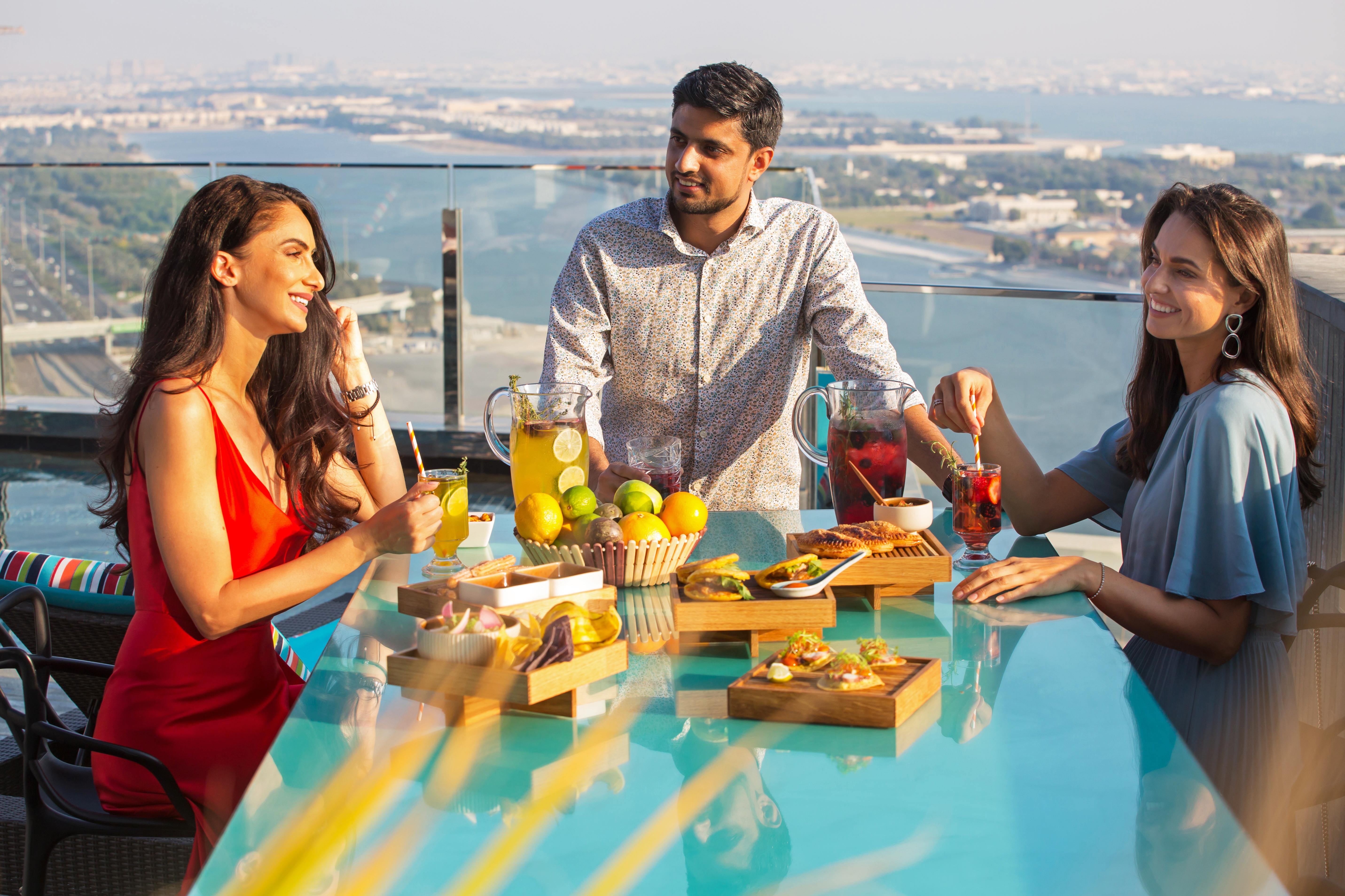 Andaz Capital Gate Abu Dhabi, By Hyatt Hotel Kültér fotó Skyline Lounge at Dubai International Airport