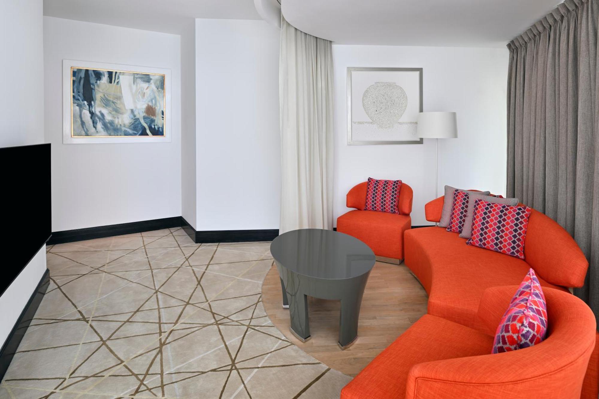 Andaz Capital Gate Abu Dhabi, By Hyatt Hotel Kültér fotó A living room at the hotel