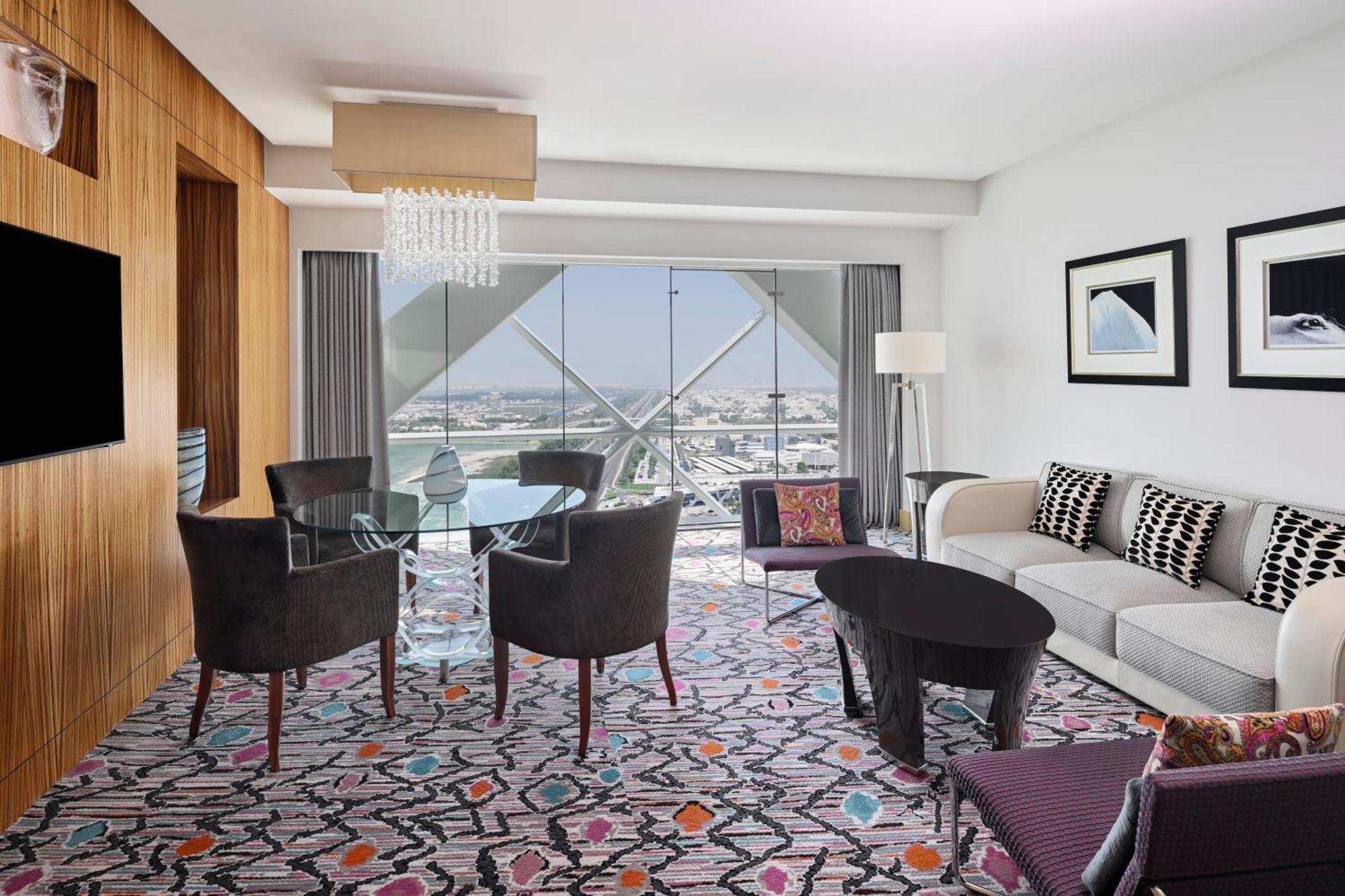 Andaz Capital Gate Abu Dhabi, By Hyatt Hotel Kültér fotó A suite at the Hilton London West End