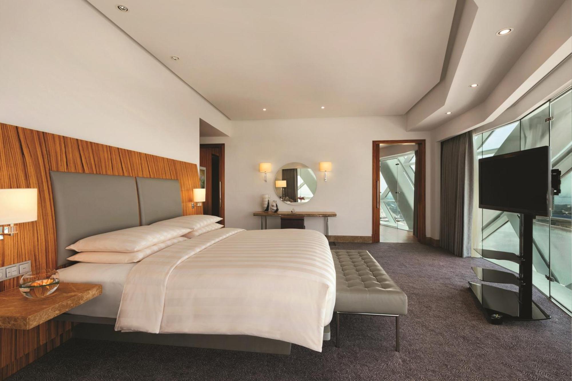 Andaz Capital Gate Abu Dhabi, By Hyatt Hotel Kültér fotó A bedroom in the hotel