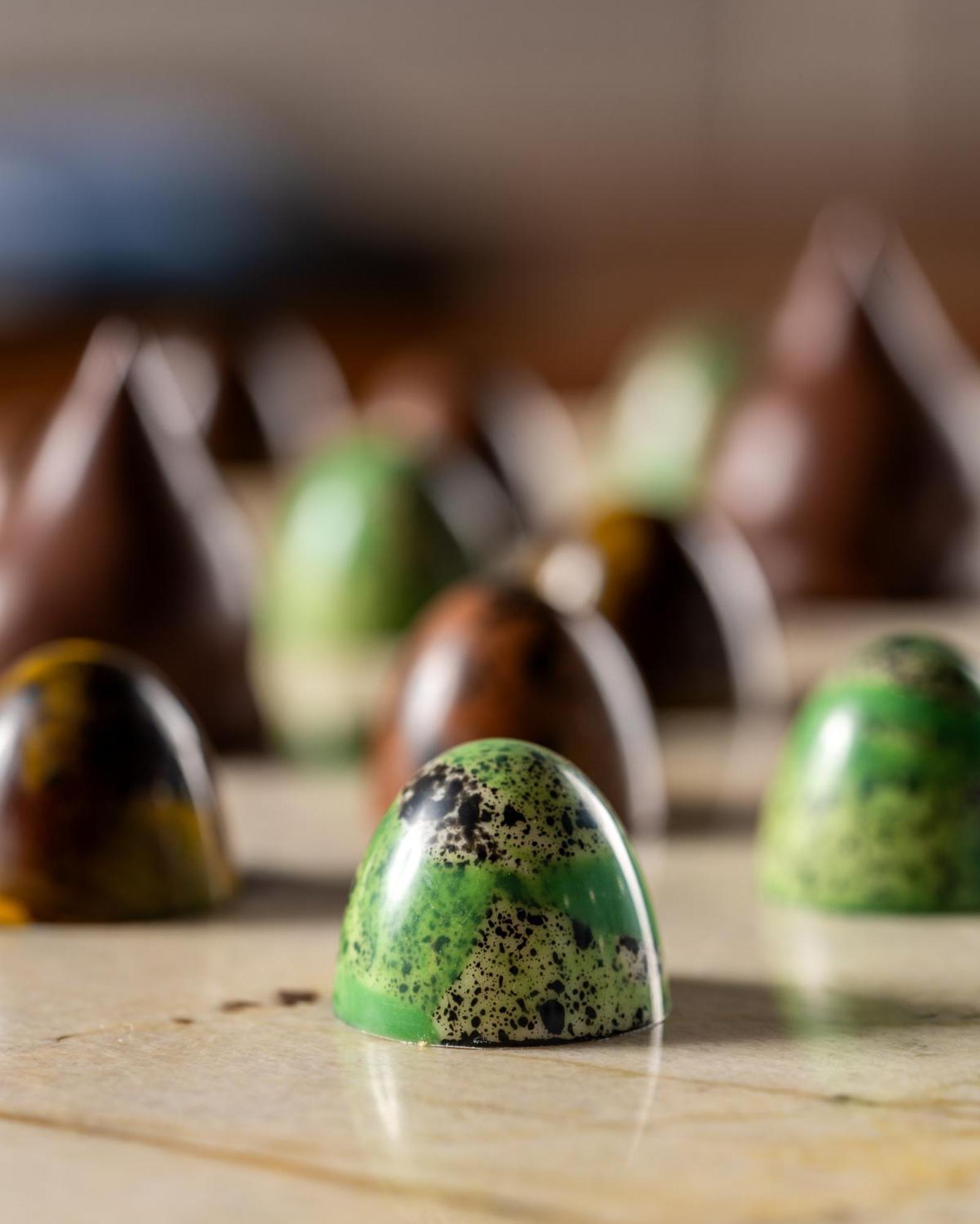 Andaz Capital Gate Abu Dhabi, By Hyatt Hotel Kültér fotó Chocolate bon bons